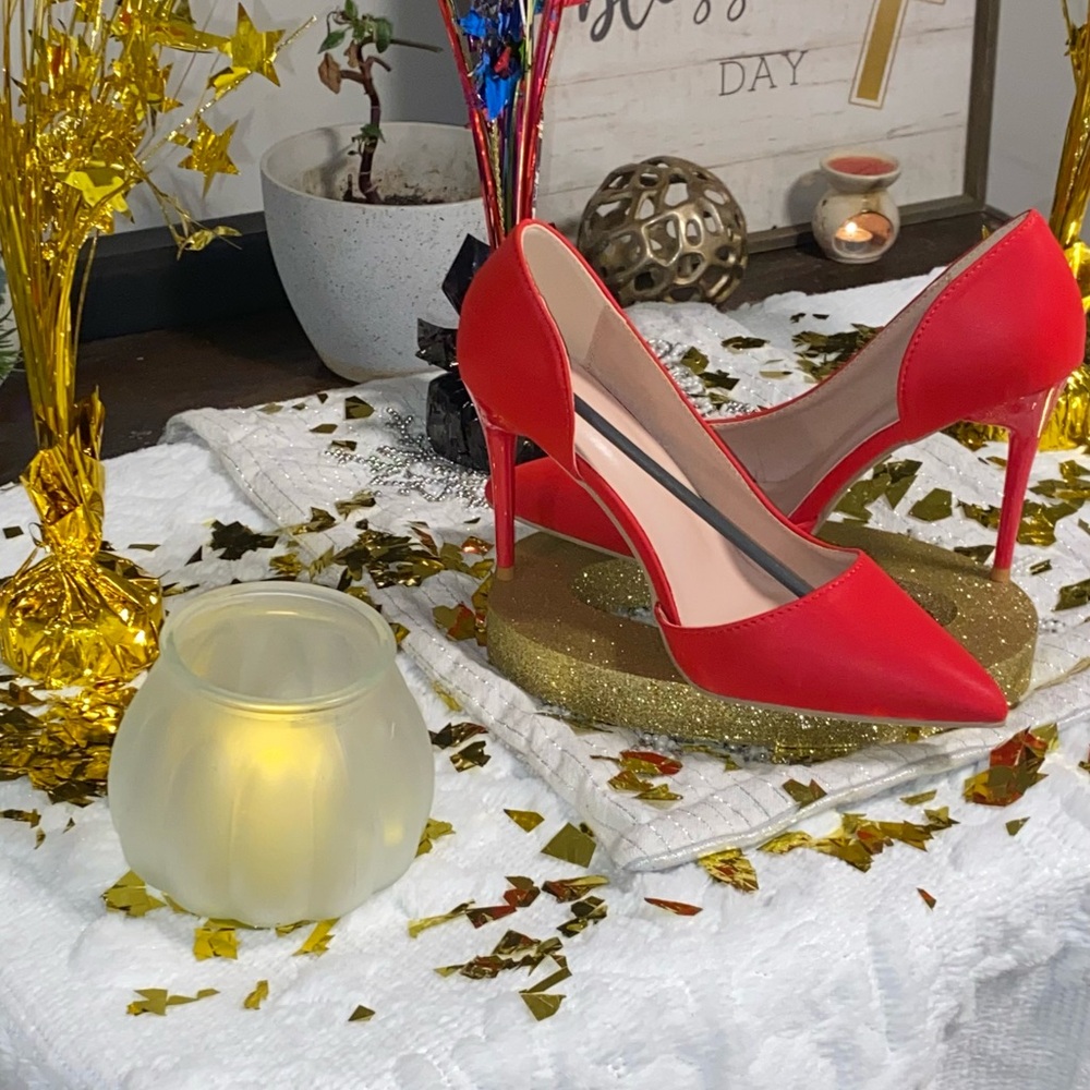 Express Vibrant Red Heels               NEVER WORN💯